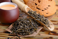 Over het algemeen is gebleken dat groene thee qua gezondheidsvoordelen superieur is aan  Oolong Thee Camellia Sinensis thee. De belangrijkste interessante componenten zijn de polyfenolen